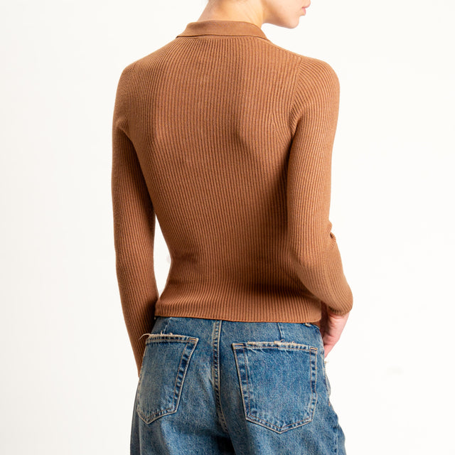 Tensione in-Maglia collo polo a costine - camel