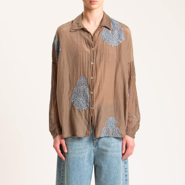Tensione in-Camicia misto seta con ricami - moka/avio
