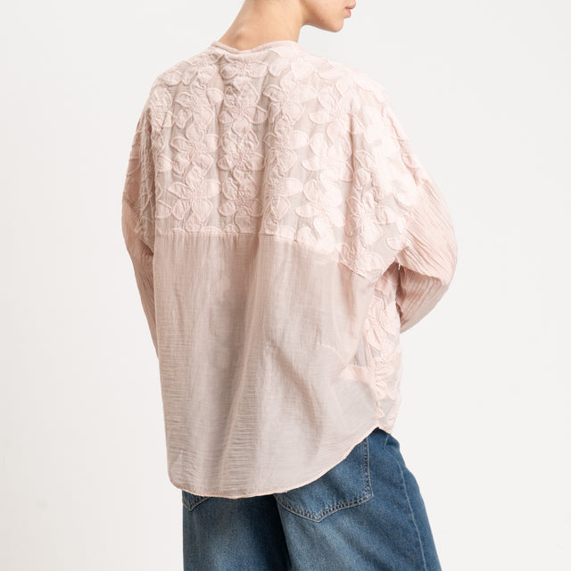 Tensione in-Camicia in mussola misto seta con ricami - cipria