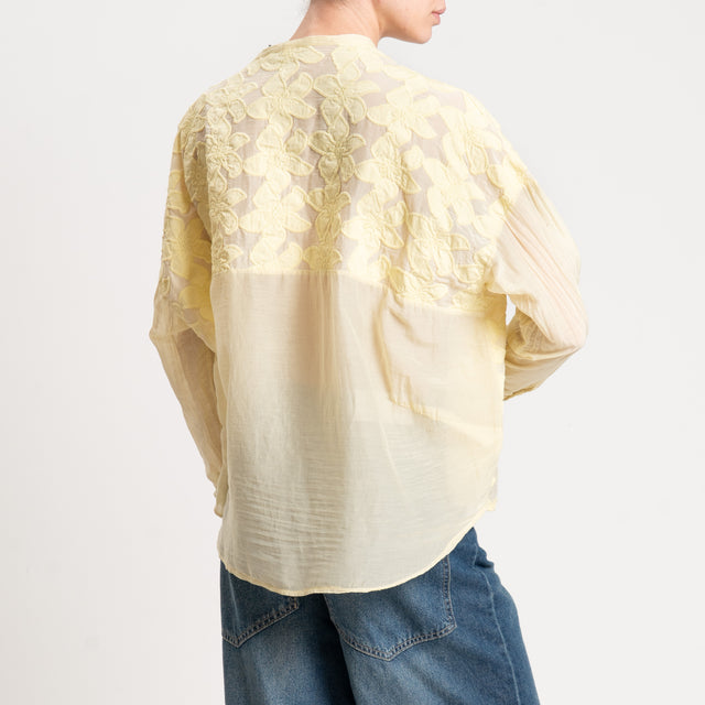 Tensione in-Camicia in mussola misto seta con ricami - mimosa