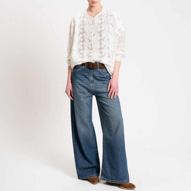 Tensione in-Camicia in mussola misto seta con ricami - bianco