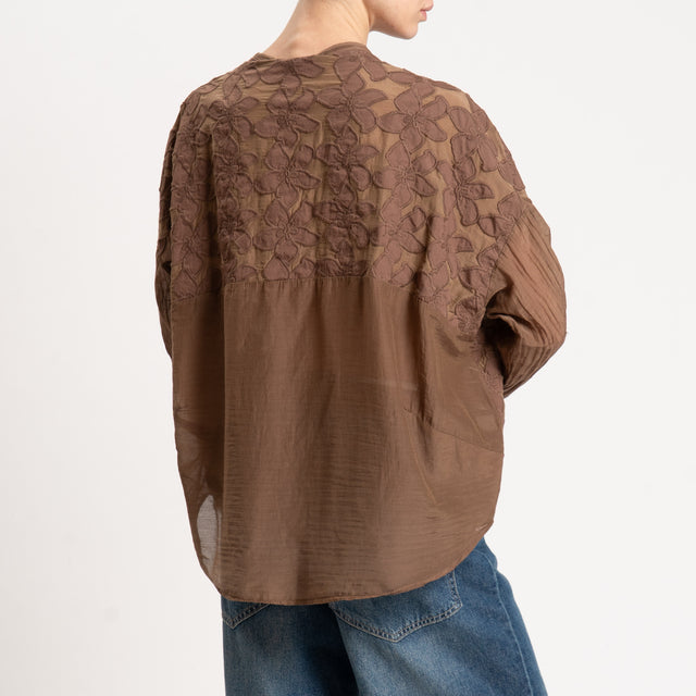 Tensione in-Camicia in mussola misto seta con ricami - moka