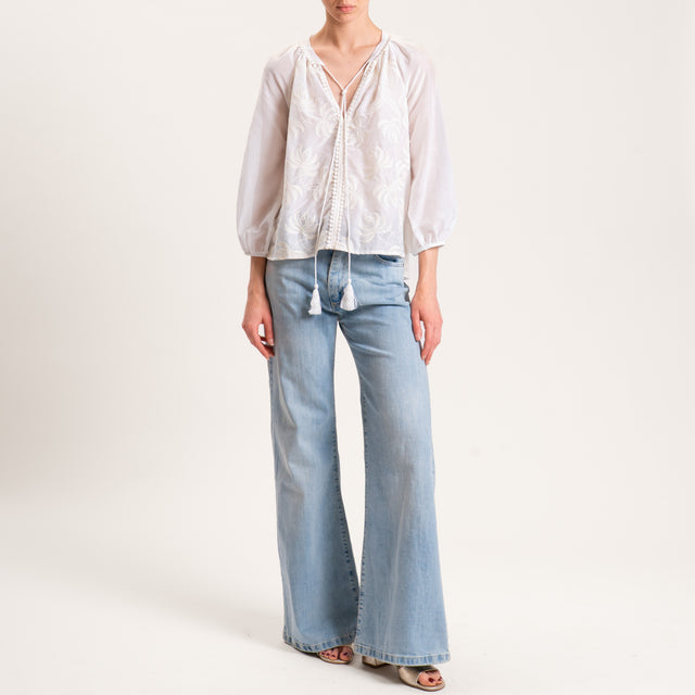 Tensione in-Blusa ricamata misto seta con nappine - bianco/burro