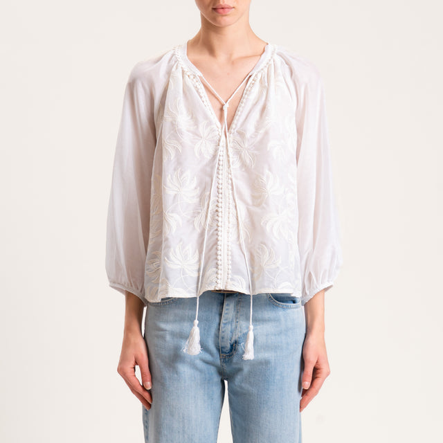 Tensione in-Blusa ricamata misto seta con nappine - bianco/burro