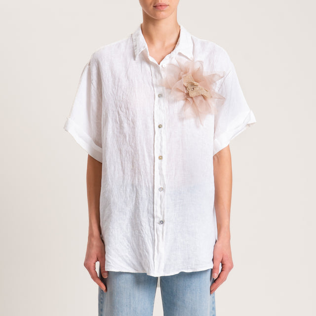 Camisa Tension 100% lino con broche de flor - blanco