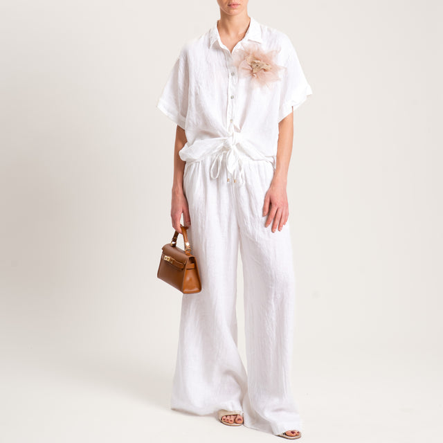 Camisa Tension 100% lino con broche de flor - blanco