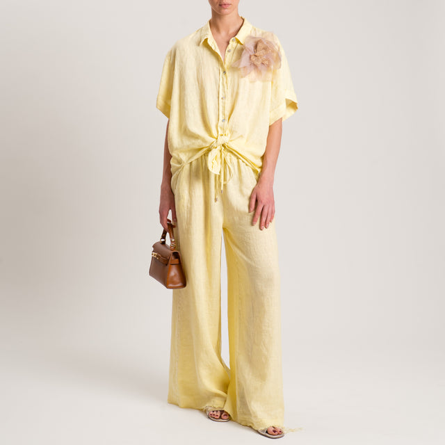 Pin de flor de lino 100 % Tension in-Shirt - amarillo