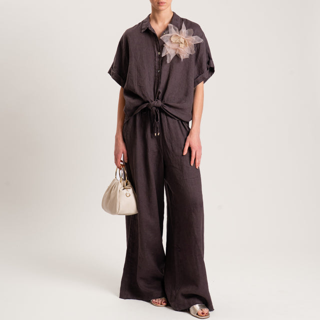 Camisa de lino 100 % con broche de flores - marrón oscuro