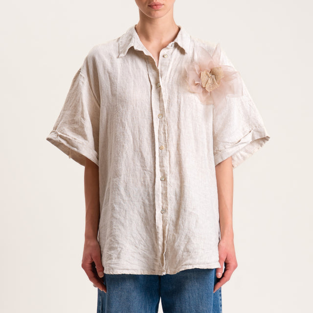 Tensione in-Camicia lino spilla fiore mezza manica - gesso