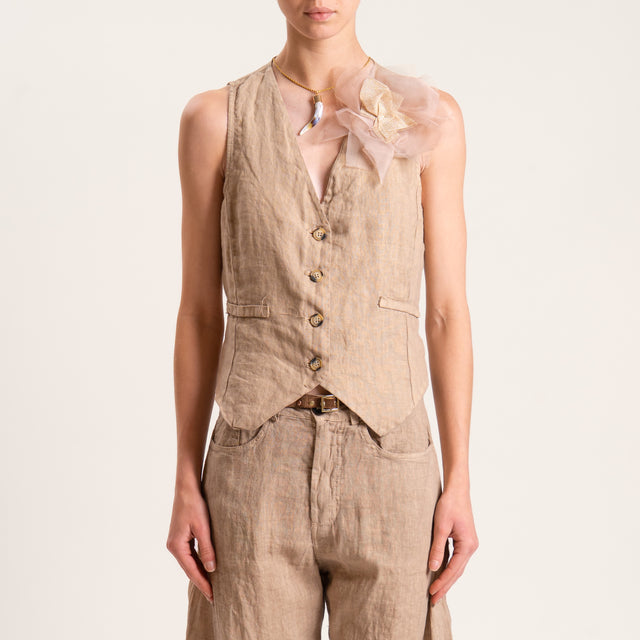 Tensione in-Gilet in lino spilla fiore - cammello