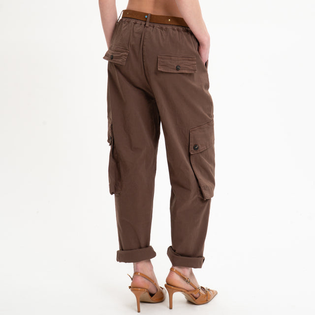 Tensione in-Pantalone cargo con cintura - moka