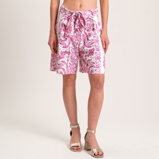 Pantalones cortos de lino con estampado floral en color leche/fucsia