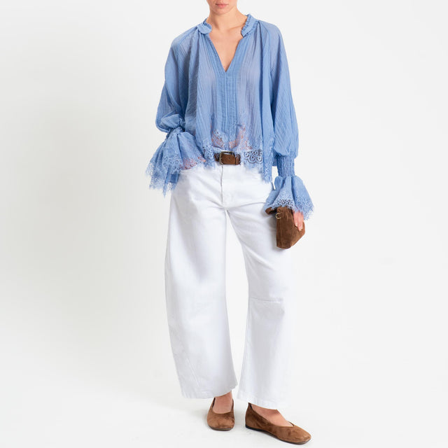 Tensione in-Blusa scollo v tessuto goffrato con ppizzoi - cielo