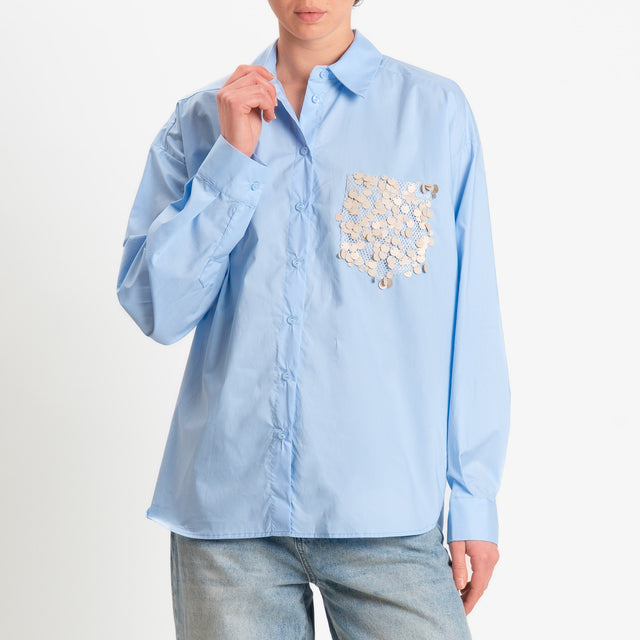 Tensione in -Camicia con taschino paillettes - cielo