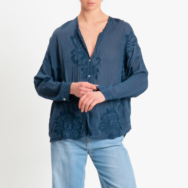 Tensione in-Camicia mussola con ricami misto seta - blu
