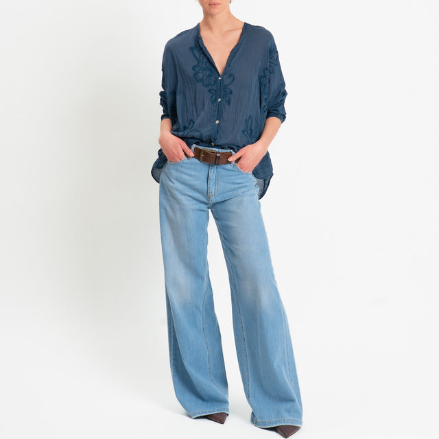 Tensione in-Camicia mussola con ricami misto seta - blu