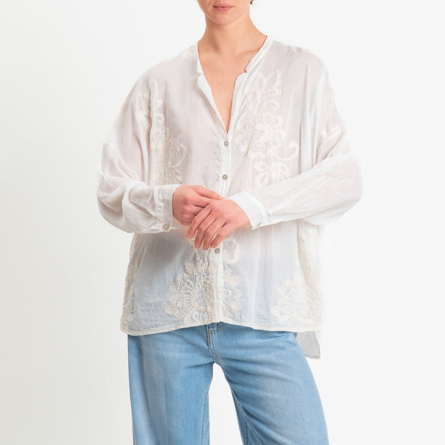 Tensione in-Camicia mussola con ricami misto seta - burro