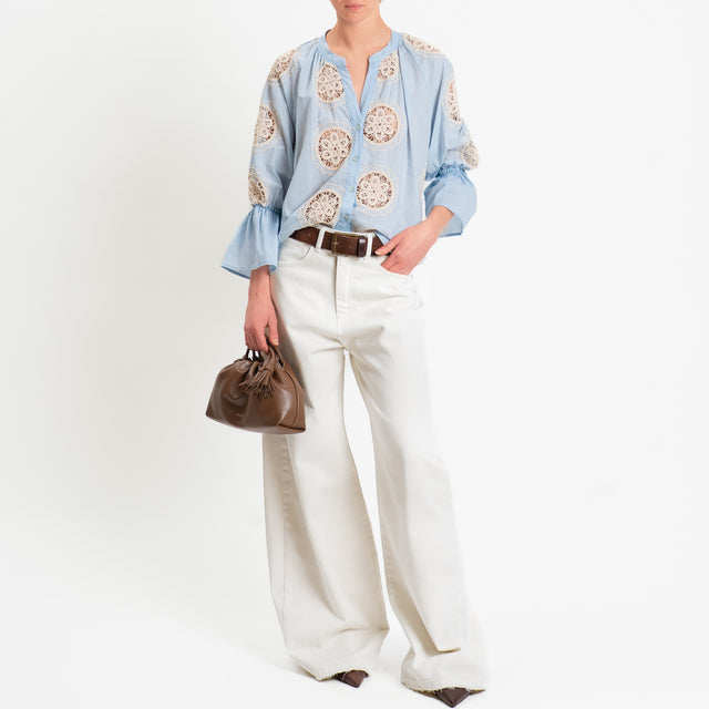 Tensione in-Camicia mussola con ricami - celeste
