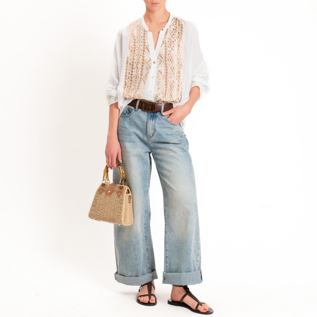 Tensione in-Camicia mussola con ricami dorati - bianco