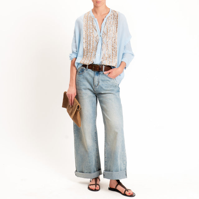 Tensione in-Camicia mussola con ricami dorati - cielo