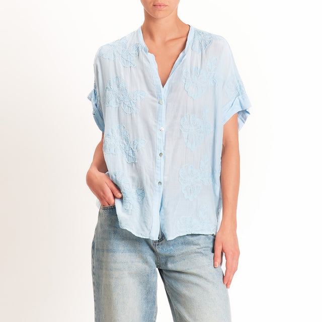 Tensione in-Camicia mussola con ricami - sky