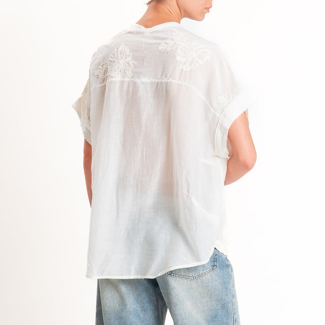 Tensione in-Camicia mussola con ricami - burro