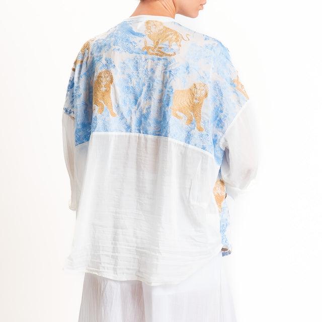 Tensione in-Camicia misto seta con ricami leoni - burro/cielo