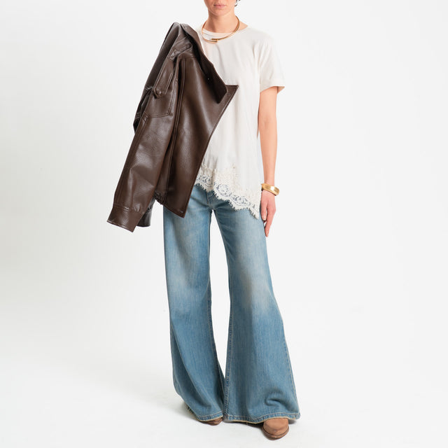 Tensione in-T-shirt asimmetrica con pizzo - burro