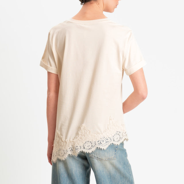 Tensione in-T-shirt asimmetrica con pizzo - burro