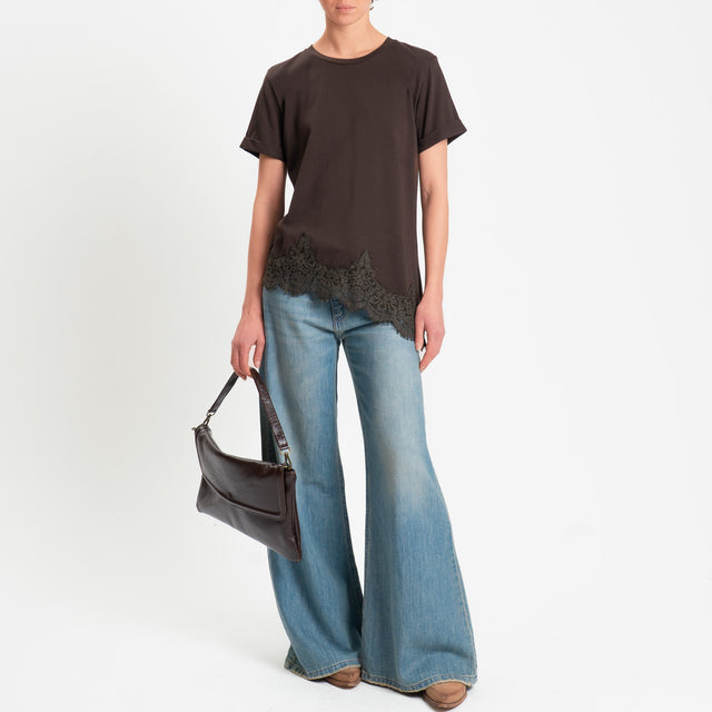 Tensione in-T-shirt asimmetrica con pizzo - moro