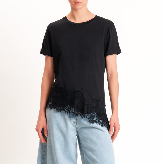 Tensione in-T-shirt asimmetrica con pizzo - nero