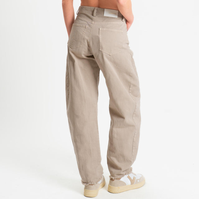 Tensione in-Jeans barrel sfrangiato - sabbia