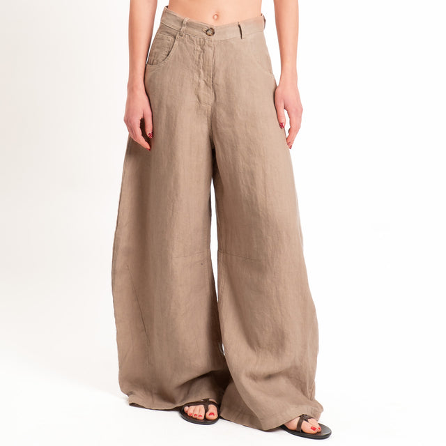 Tensione in-Pantalone LOUVRE barrel fit 100% lino- cammello
