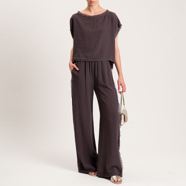 Tensione in-Blusa viscosa goffrata scatola bordi sfrangiati - cioccolato