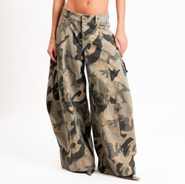 Tensione in-Pantalone barrel cargo camouflage - militare/nero/beige