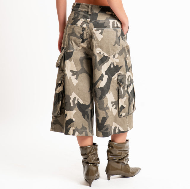 Tensione in-Bermuda cargo camouflage - militare/nero/beige