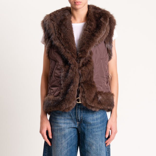 Tensione in-Gilet trapuntato con ecopelliccia - moro