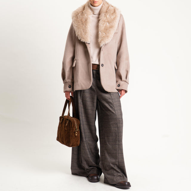 Tensione in- Giacca in velour con ecopelliccia - beige
