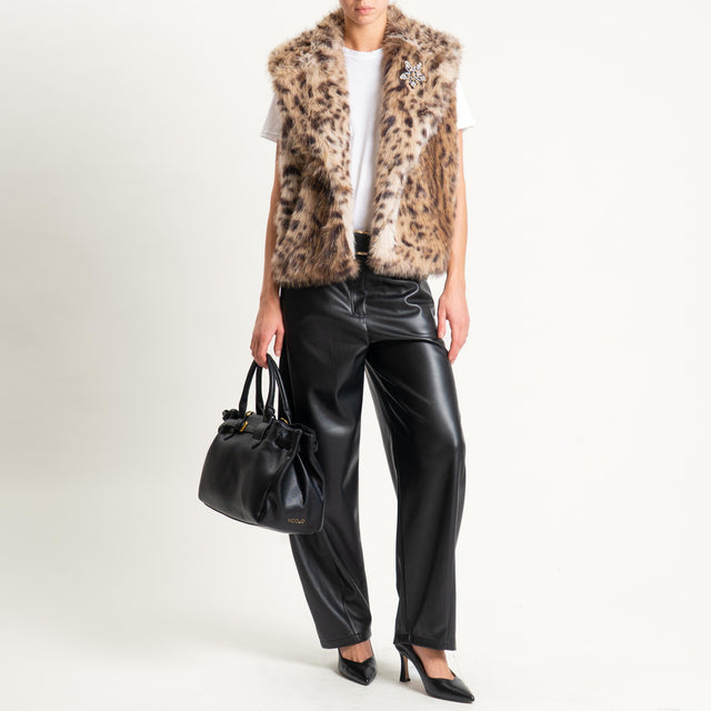 Tensione in-Gilet in ecopelliccia animalier con spilla - beige/nero