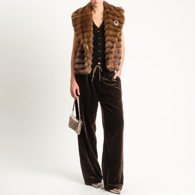 Tensione in-Gilet ecopelliccia con spilla - tabacco