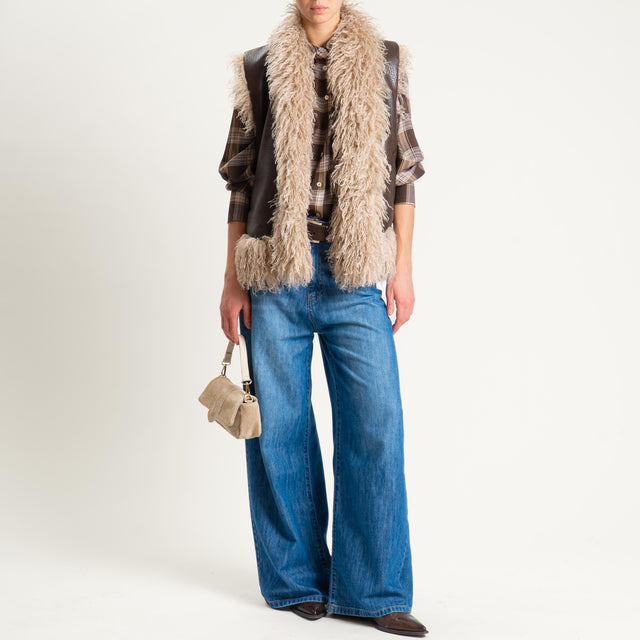 Tensione in- Gilet similpelle ecomongolia - moro/beige