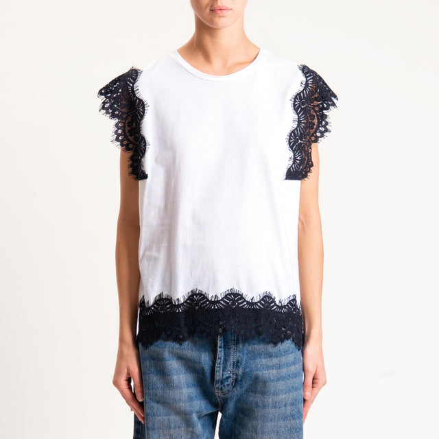 Tensione in-T-shirt smanicata con pizzo - bianco/nero