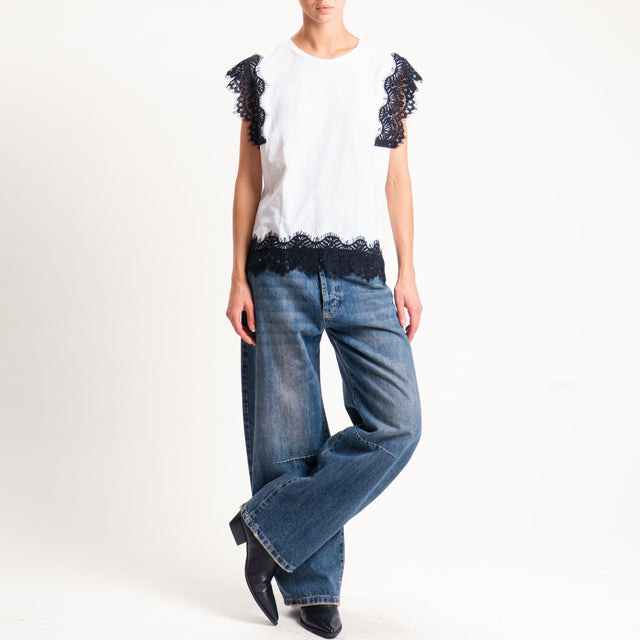 Tensione in-T-shirt smanicata con pizzo - bianco/nero