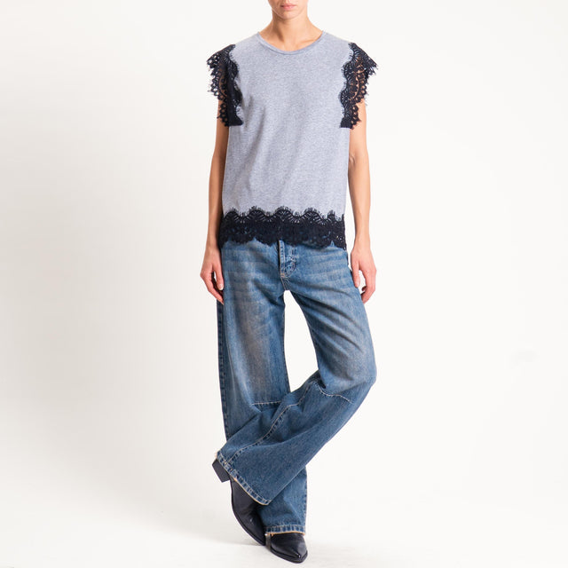 Tensione in-T-shirt smanicata con pizzo - grigio/nero