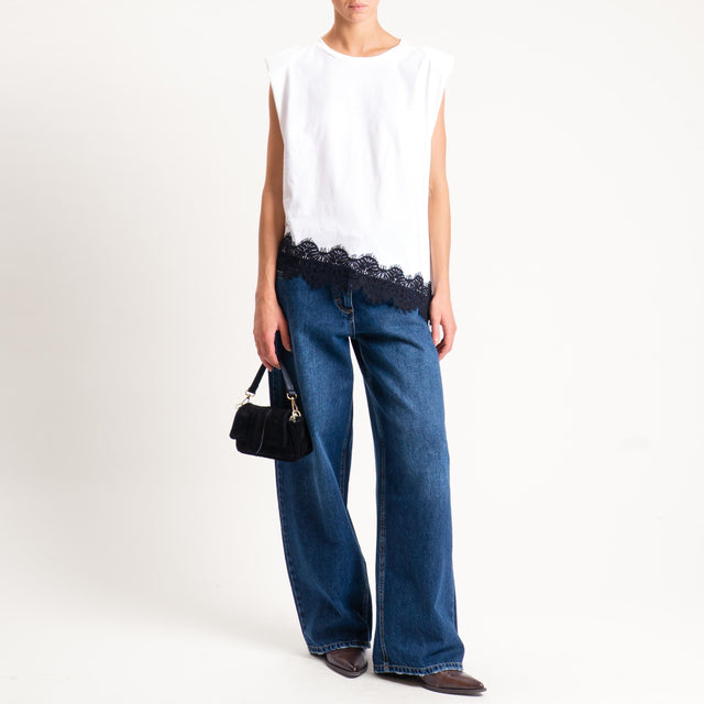 Tensione in- T-shirt asimmetrica spalline con pizzo - panna/nero