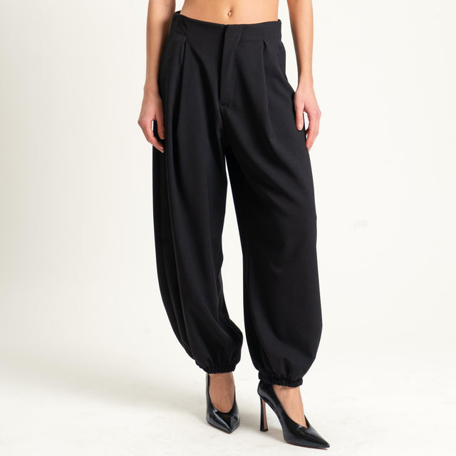 Tensione in- Pantalone baloon con pinces - Nero