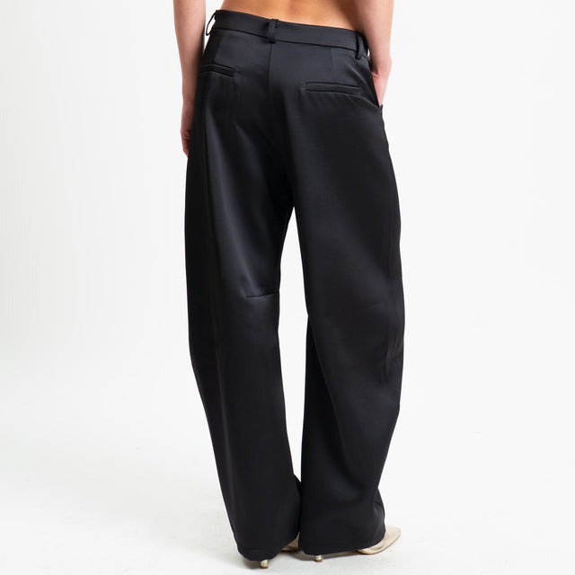 Tensione in-Pantalone barrel in satin - nero