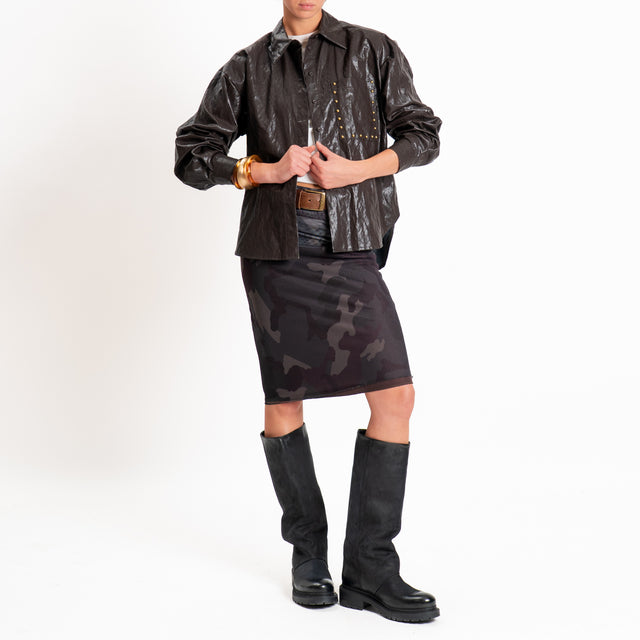 Tensione in-Camicia similpelle tasca con borchie - moro
