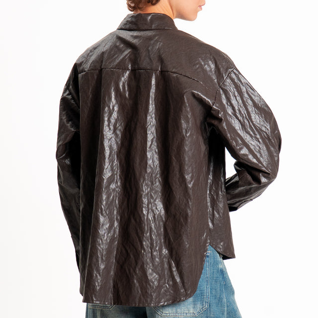 Tensione in-Camicia similpelle tasca con borchie - moro