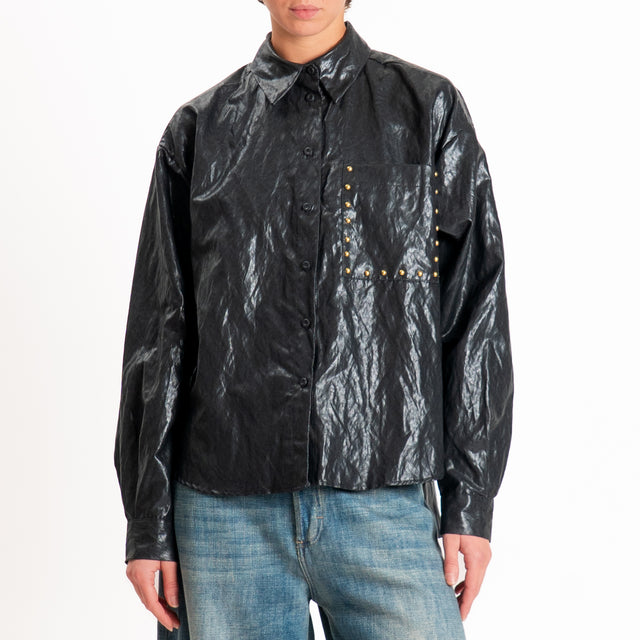 Tensione in-Camicia similpelle tasca con borchie - nero